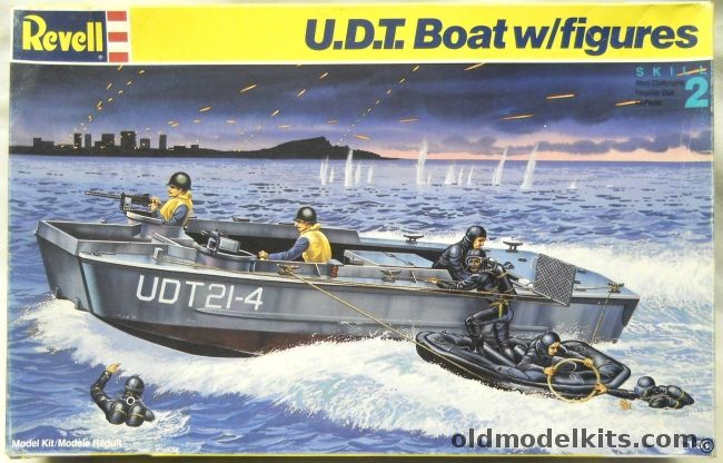 Revell 1/35 UDT Boat With Figures - ex Monogram US Navy Frogmen and LCP(R) Boat-UDT Boat, 5105 plastic model kit